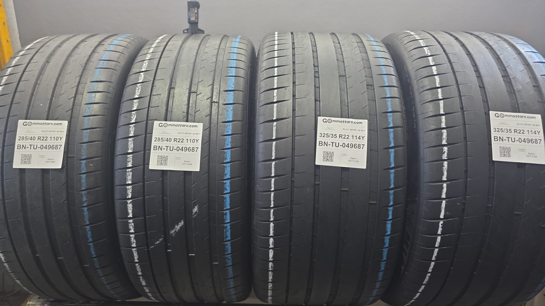 Michelin PILOT SPORT 4S MO1 285/40 R22